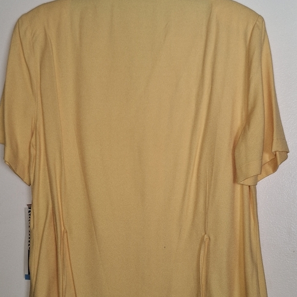 Radcliffe Blouse SzXL Ladies Gold Short Sleeves Covered Buttons Tie Back NWT - Picture 7 of 8